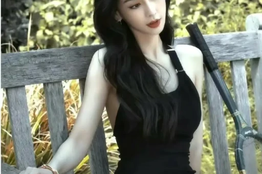 内娱1天4大瓜！顶流恋情、深夜泡酒吧、全身整容一个比一个离谱