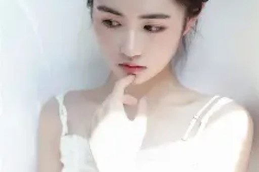田一名与女生接吻