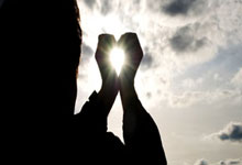 大赚30多亿！月活下滑难挡微博“闷声发大财”